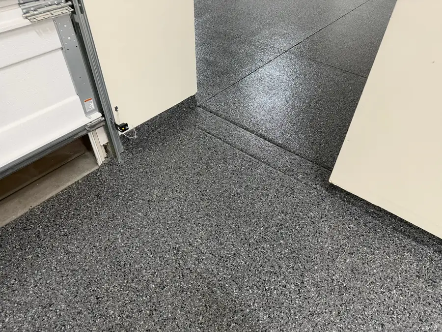 Flake floor at a garage door
