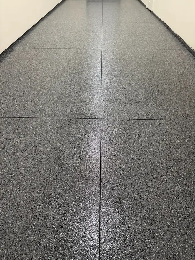 Gray flake floor with straight control joints