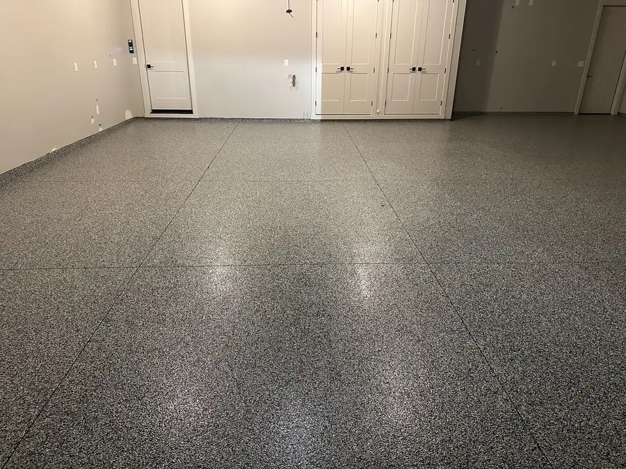 Flake floor with built in cabinets