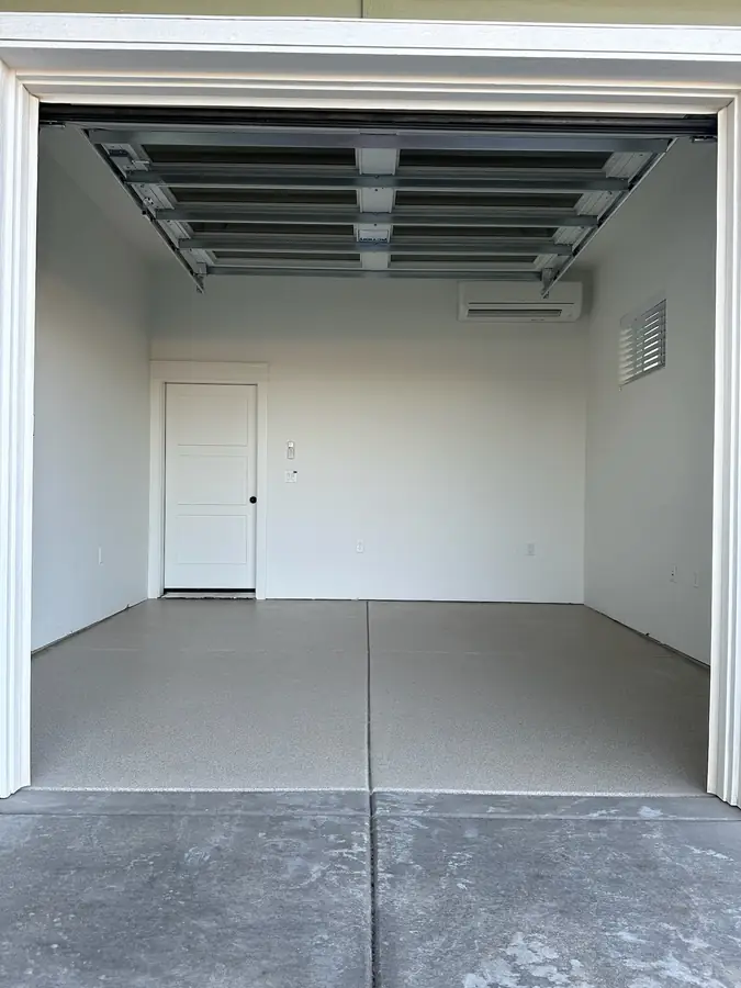 Garage bay with a finished flake floor