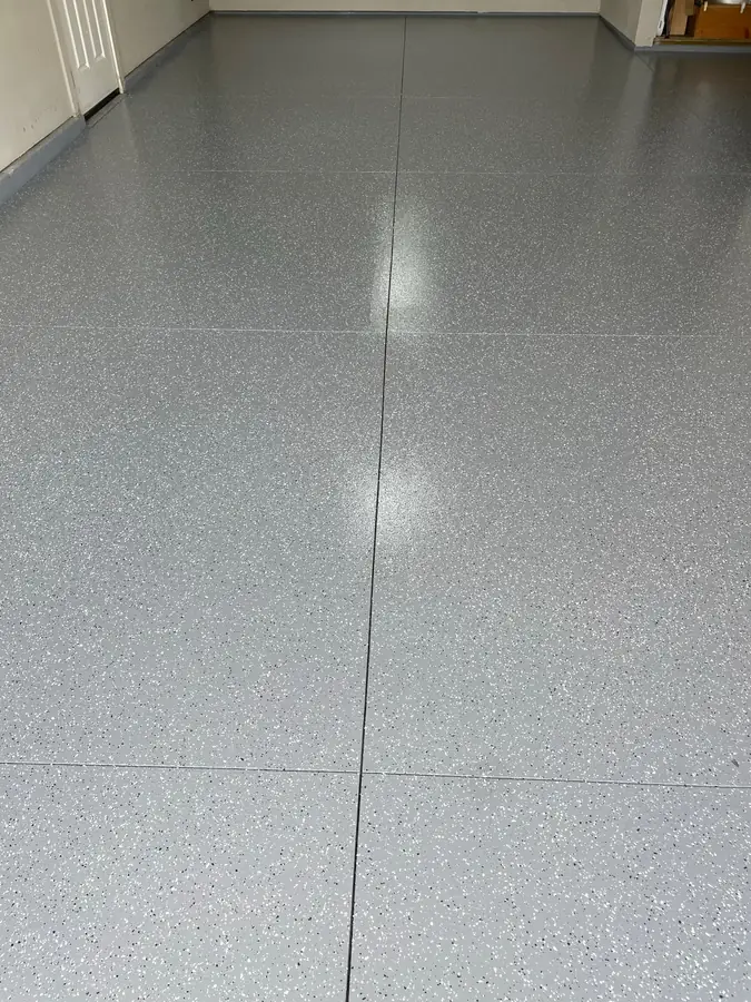 Gray flake floor with long control joints